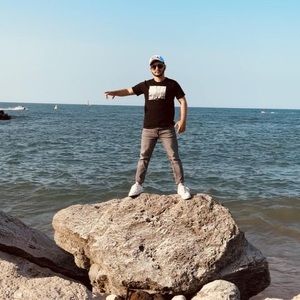 Meet your Posher, Avram alexandru